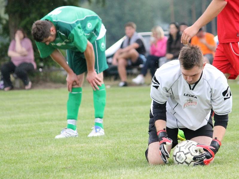 V Chrášťanech se hrál po 21 letech okresní přebor, duel nováčků s Borkem skončil nerozhodně 2:2.