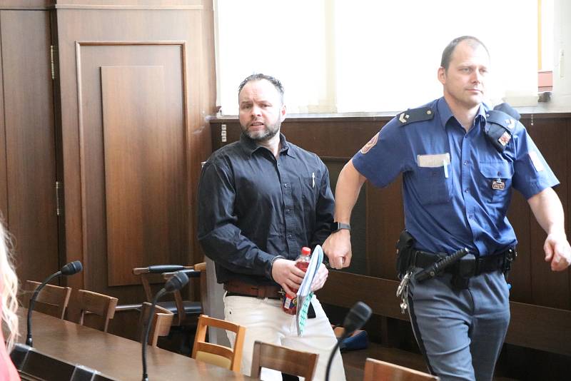 U Krajského soudu v Českých Budějovicích pokračuje hlavní líčení v případu drogového bosse z Vimperka na Prachaticku známého pod přezdívkou Satan.