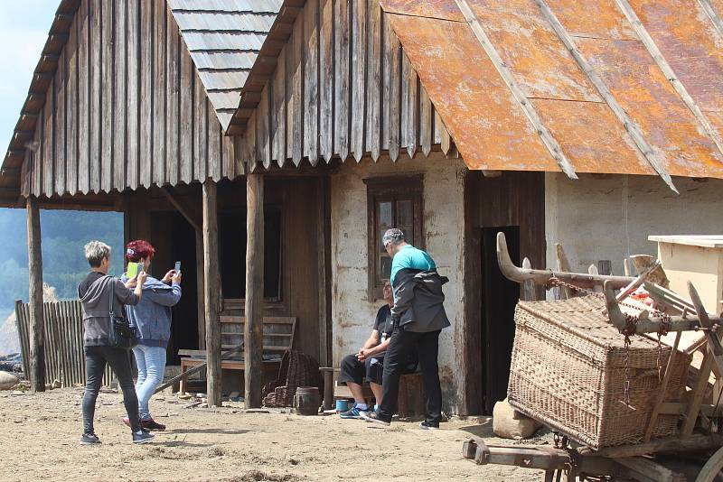 Natáčení Barevného ptáčete v Boleticích