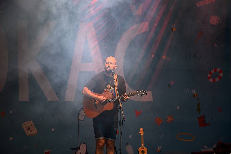 V budějovickém letním kině Háječek zahájil ve středu písničkář Pokáč hudební událost s názvem Týden v letňáku.