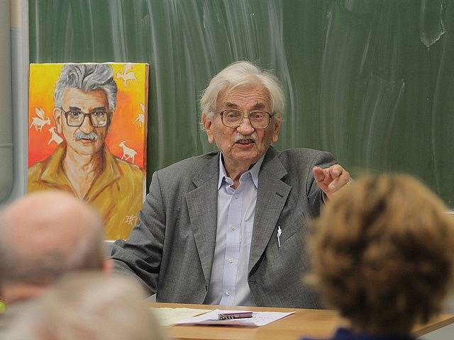 Známý spisovatel Ludvík Vaculík debatoval se studenty Gymnázia Jana Valeriána Jirsíka v Českých Budějovicích.
