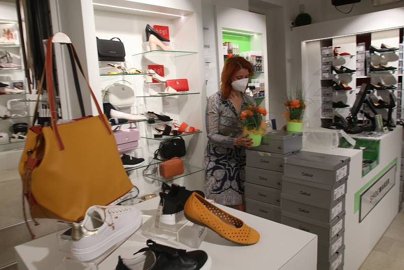 Znovuotevřeno v Českých Budějovicích,prodejna obuvi Shoe Maker,majitelka Markéta Zýková