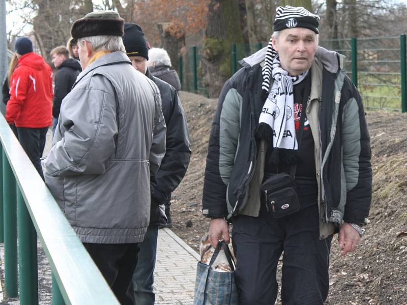 Václav Hloucha, věrný fanoušek Protivína, ani letos nemůže na Hluboké chybět. 