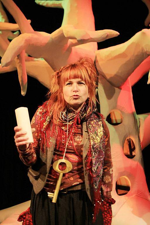 Premiéru pohádky Čarodějka Jennifer uvede v sobotu Loutkohra Jihočeského divadla v Malém divadle. Na snímku Denisa Posekaná.
