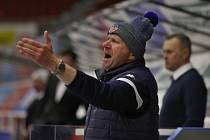 František Němeček, kterému v hokejovém prostředí nikdo neřekne jinak než Kaštan, zápasy juniorky Motoru prožívá velice emotivně.