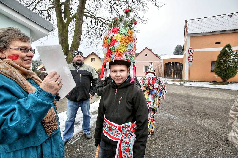 V Ločenicích na Českobudějovicku chodí o masopustu hned dvě party koledníků. Kromě klasické "velké" koledy, chodí od domu k domu "malá" koleda mladších kluků.