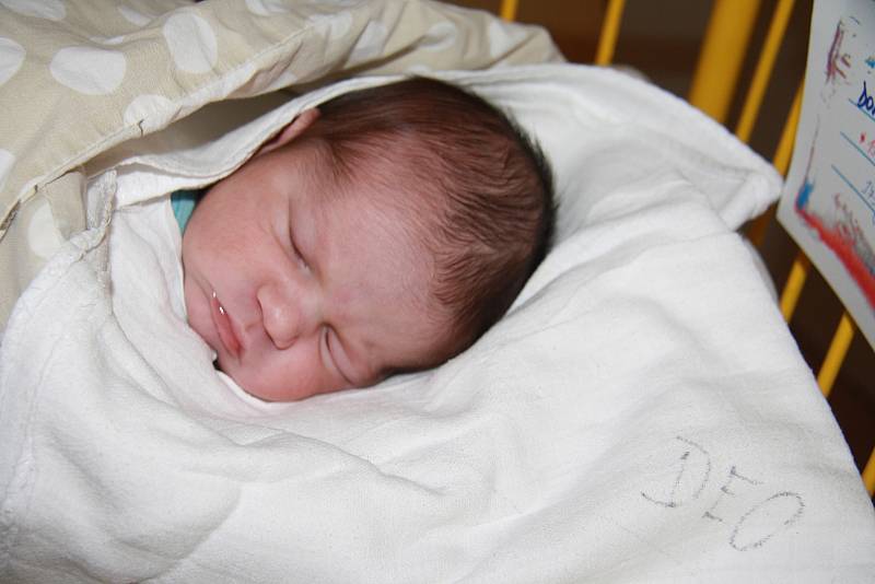 DOMINIK BODNARUK, BUK. Narodil se v neděli 13. září v 17 hodin a 41 minut v prachatické porodnici. Vážil 3 750 gramů a měřil 52 cm. Maminka: Sabina Bodnaruková.