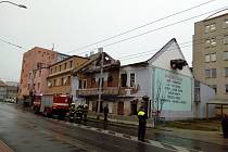 Bývalý vykřičený dům v českobudějovické Průmyslové ulici v pondělí, den po požáru.