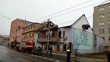 Bývalý vykřičený dům v českobudějovické Průmyslové ulici v pondělí, den po požáru.