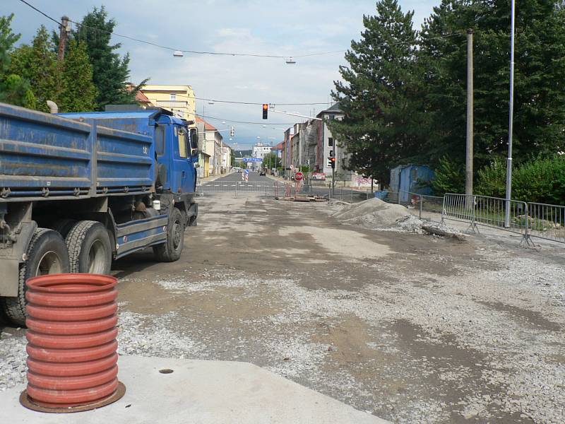 Rekonstrukce Mánesovy ulice v Českých Budějovicích. Konec července 2019.