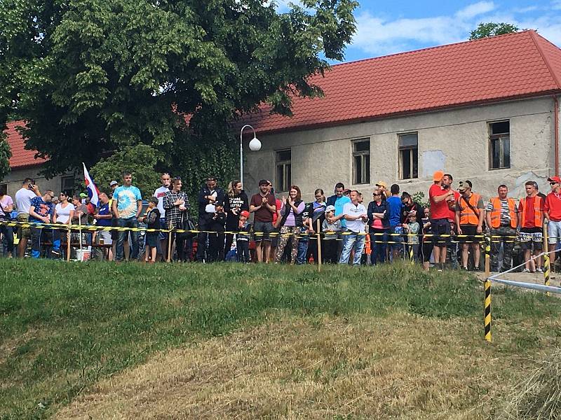 Traktor Paráda ve slovenském Hrušově ukázala nádherné veterány na náročné trati.