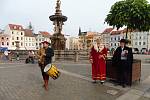 Na českobudějovickém náměstí vloni pokřtil Přemysl Otakar II. turistickou vizitku Umění ve městě.