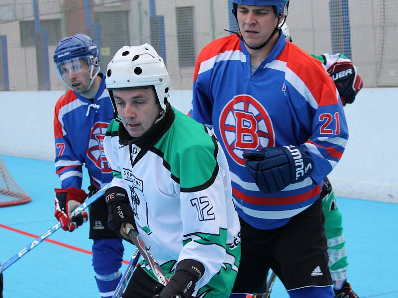 I druhé městské derby zvládla ve čtvrtfinále II. NHbL lépe Betonova. Porazila Pedagog České Budějovice 4:1 a v roli obhájce titulu postoupila do semifinále play off.