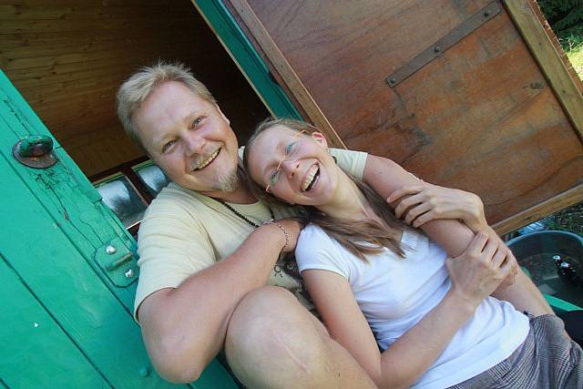 Spisovatel David Jan Žák a jeho žena Lenka tráví veškerý volný čas v maringotce v Novohradských horách.