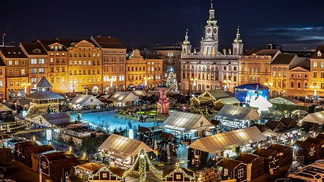 I letos se můžete těšit na vánoční zábavu a atmosféru, kterou jste zažili v předcovidovém období. Českobudějovický advent začne v pátek 18. prosince.