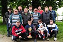 SDH Rudolfov má dnes spolu s dětmi přes devadesát členů. Soutěží se zúčastňují družstva žáků a mužů. Na snímku jsou zachyceni vítězové hasičské soutěže v Ledenicích v roce 2004.