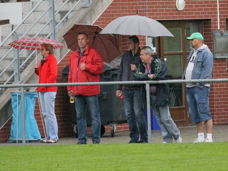 FK Borek porazil v zápase jara Chrášťany 5:3 a je krok od postupu do okresního přeboru. 