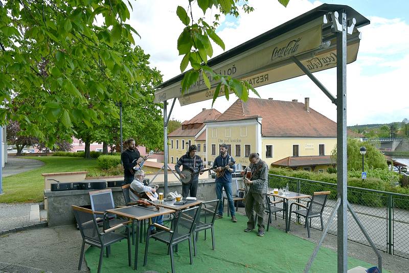 Kapely a muzikanti vystoupili na různých místech Týna nad Vltavou.