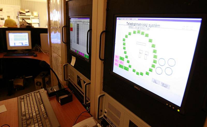 Vstup zakázán, Deníku povolen. Zaměstnanci Jaderné elektrárny Temelín se mají co otáčet. Sotva skončila odstávka spojená s výměnou paliva na druhém bloku, zahájili výměnu čtvrtiny palivových souborů v prvním bloku.