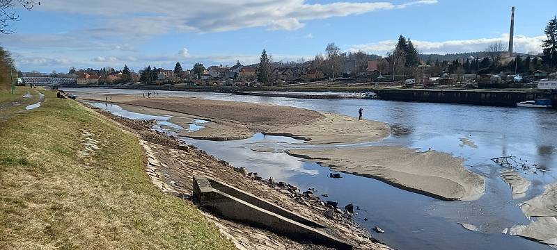 Řeka Vltava v Týně nad Vltavou byla v únoru vypuštěná jako rybník, hrozila povodeň na Lužnici.