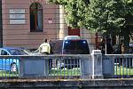 Po nahlášení nástražného výbušného systému policisté v pondělí dopoledne evakuovali budovu Krajského soudu v Českých Budějovicích.