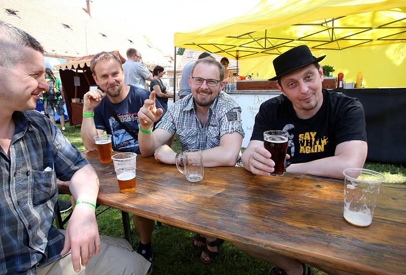 Na jedno a nebo i na víc piv z výroby malých pivovarů přilákali Borovanští v sobotu návštěvníky z blízka i z dálky.