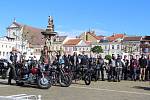 Na Jízdu gentlemanů vyrazilo v neděli v Českých Budějovicích 38 chlapů na krásných starých motorkách, aby upozornili na rakovinu prostaty.