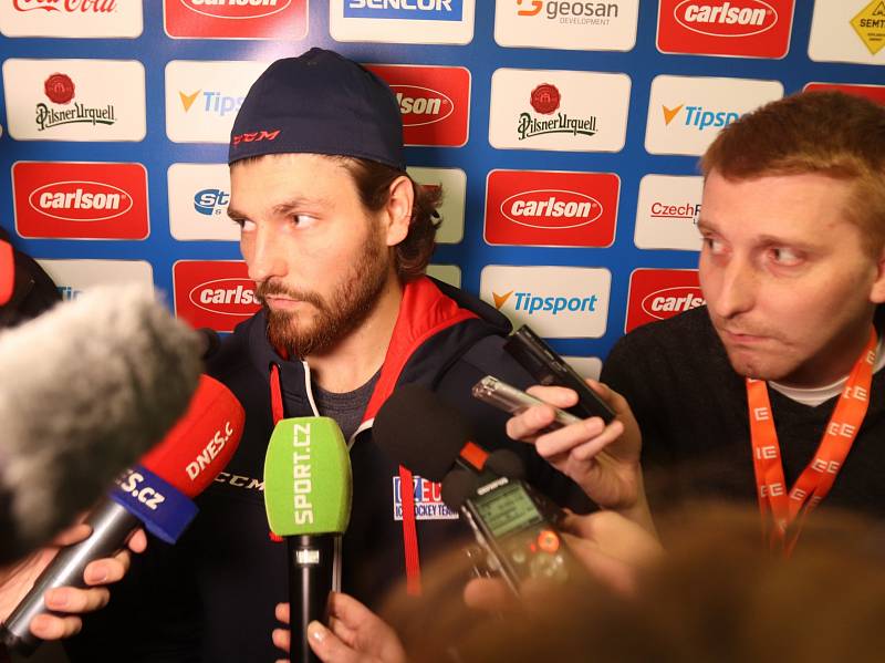 Hokejové hry v Českých Budějovicích začaly, snímky jsou ze setkání hráčů s novináři v Budvar aréně.