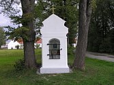 Jedna ze dvou opravených kapliček, o které se postaralo město České Budějovice, stojí v Českém Vrbném  nedaleko výpadovky na Písek.