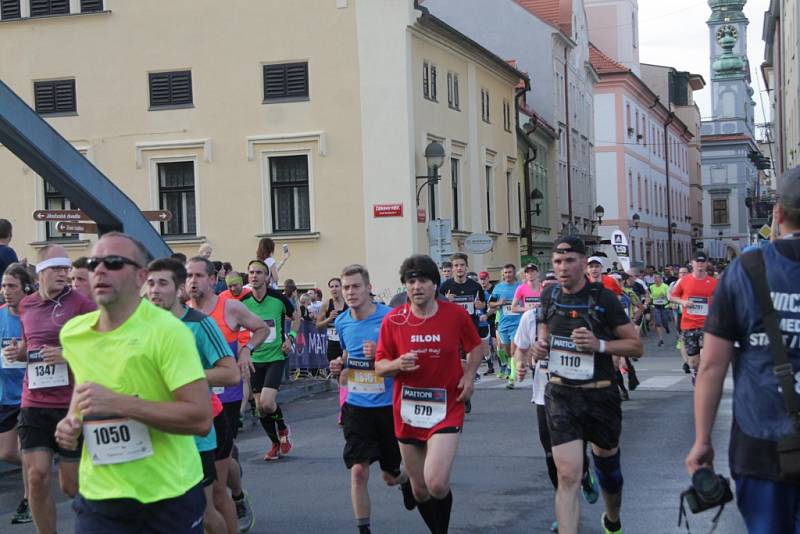 Závodníci Mattoni 1/2Maratonu 2016 v Českých Budějovicích.