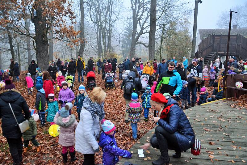 Tradiční akci Uspávání broučků si v neděli užili Vltavotýnští.