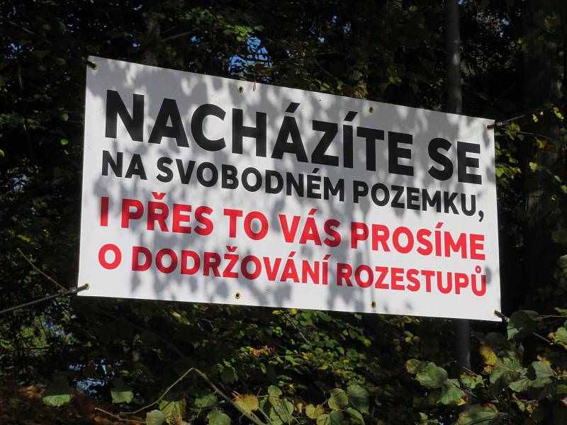 Podívejte se na vtipné vzkazy, zákazy či varování, které lze najít napříč Jihočeským krajem.