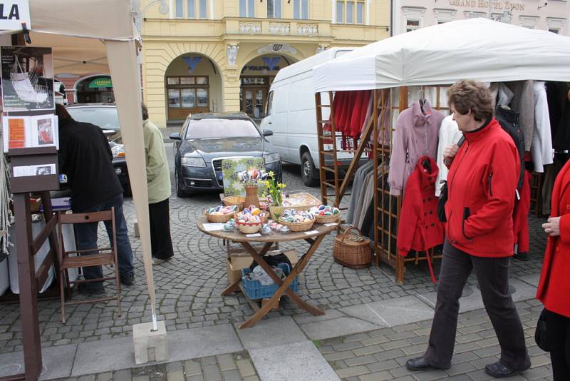 Na českobudějovickém náměstí Přemysla Otakara II. budou do sobotních 17 hodin jarní trhy.