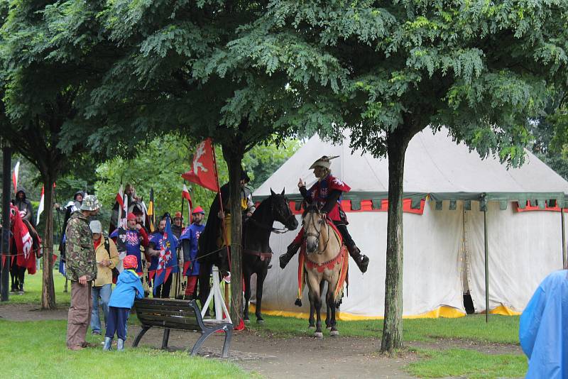 Slavnosti železné a zlaté vyvrcholily v sobotu odpoledne příjezdem krále Přemysla Otakara II. na Sokolský ostrov v Českých Budějovicích.