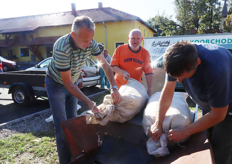 Výkup jablek v Mladém v Českých Budějovicích. Ročně zde vykoupí asi padesát tun padaných jablek k