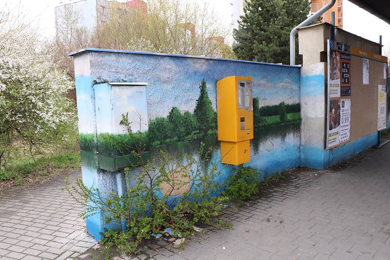 Zastávka MHD proti Mobelixu na Strakonické.