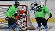 V okresním play off SKH Hluboká překvapivě podlehl na svém ledě Sharks Č. Krumlov 7:14. 