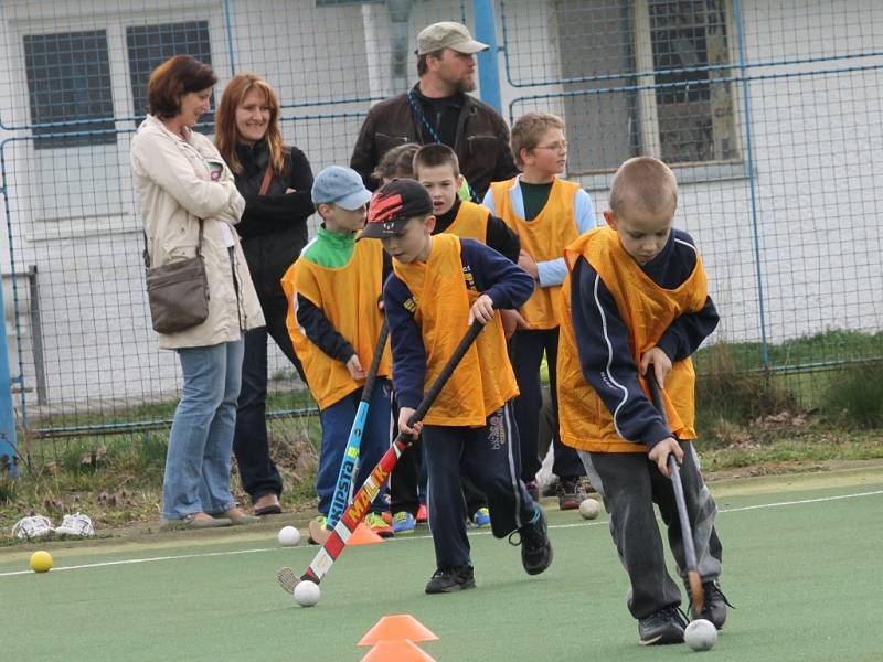 První společný trénink dětí pozemkářského oddílu TJ Meteor v Rožnově. 