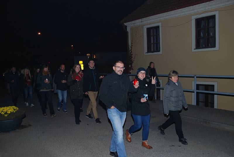 Sobotní protest proti povolebnímu vyjednávání v Týně nad Vltavou.