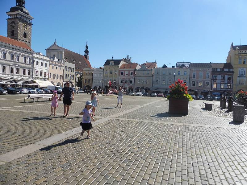 Milion chvilek pro demokracii přichystalo připomínkovou akci k 21. srpnu. Maketami tanků na náměstí Přemysla Otakara II. a na Sokolském ostrově, panelovou výstavou a performancí připomínají organizátoři srpnové události 1968.