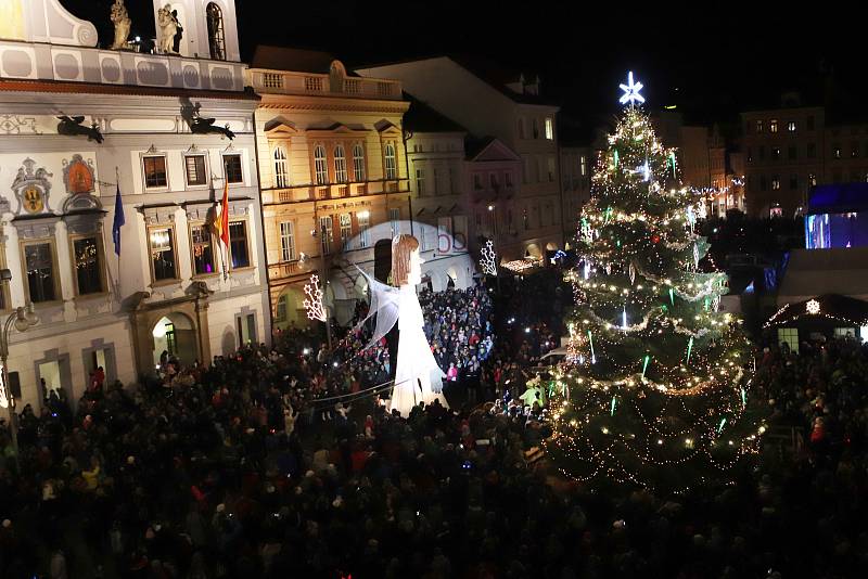 Andělé na českobudějovickém náměstí Přemysla Otakara II.