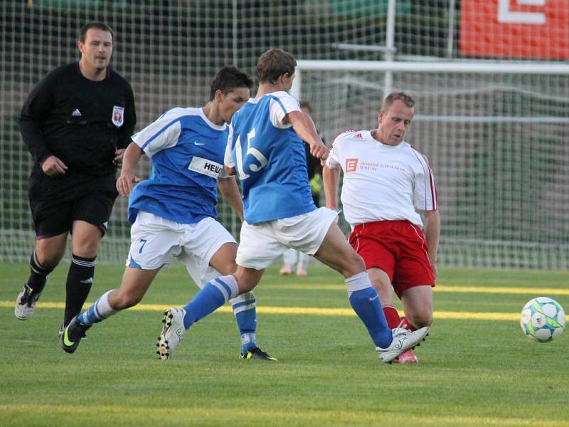 Fotbalisté Týna nad Vltavou porazili v derby Dolní Bukovsko 3:0. 