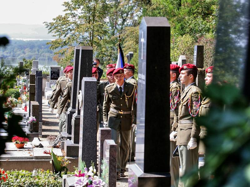 Voják Kamil Beneš, který zemřel při útoku v Afgánistánu, byl pohřben v Hluboké nad Vltavou