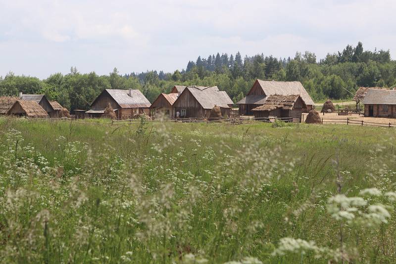 Natáčení filmu Nabarvené ptáče režiséra Václava Marhoula v Boleticích.