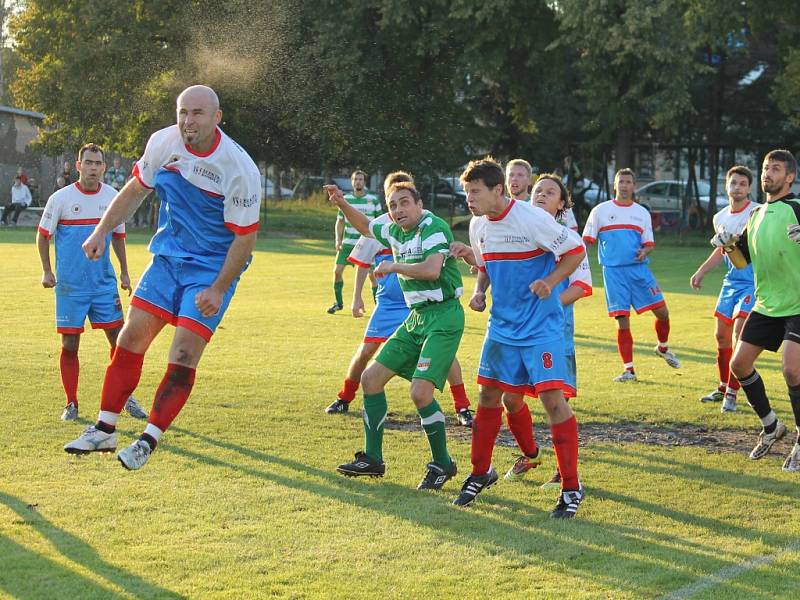 Fotbalisté Nemanic doma porazili ve šlágru okresního přeboru Planou 2:1. 