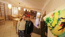 Manželská dvojice dříve provozovala podnik s vietnamskou kuchyní v Otakarově ulici, kde dříve byla restaurace U Hrdinů.