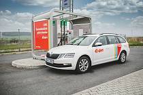 Nabíjecích stanic pro elektromobily a stanic pro vozidla na CNG přibývá v České republice i na jihu Čech (na snímku CNG stanice firmy E.ON ve Strakonicích).