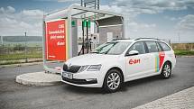 Nabíjecích stanic pro elektromobily a stanic pro vozidla na CNG přibývá v České republice i na jihu Čech (na snímku CNG stanice firmy E.ON ve Strakonicích).