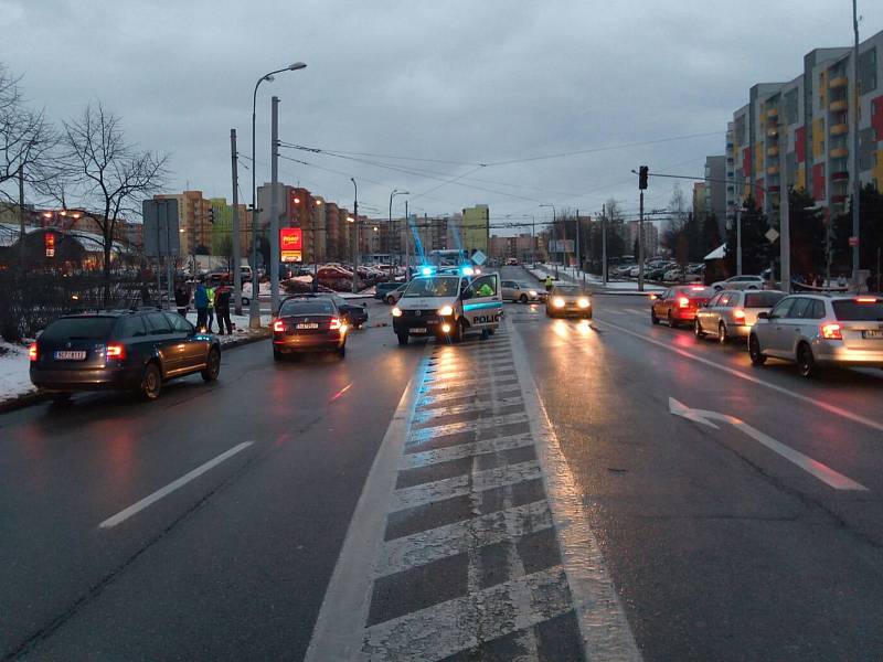 Při sobotní vážné dopravní nehodě na českobudějovickém sídlišti Máj se zranily čtyři děti.