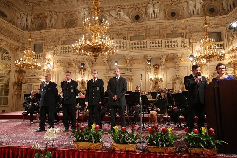 Na Pražském hradě vyznamenali jihočeské policisty oceněním Policista roku 2016